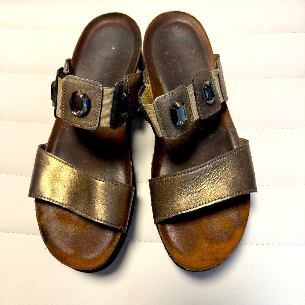 Naot Women’s Metallic Slide Sandals with Gem Accents.‎ Size 39 - US size 8 - Picture 1 of 11